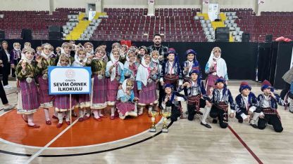 Isparta’da halk oyunları miniklerin şampiyonu Sevim Örnek İlkokulu