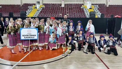 Isparta’da halk oyunları miniklerin şampiyonu Sevim Örnek İlkokulu
