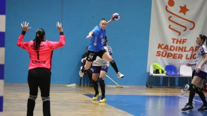 Denizin kızları nefes kesen maçta Üsküdar’ı devirdi