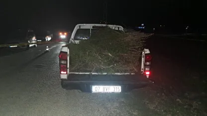 Kamyonet kasasından düşen kadın öldü