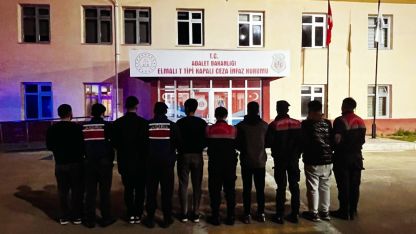 Cezaevine uyuşturucu sokmaya çalışırken yakalandılar