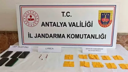Elmalı’da durdurulan araçtan 4 bin kullanımlık uyuşturucu madde ele geçirildi