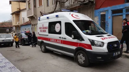 Evinin kapısını açık unutunca komşuları endişelendi