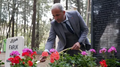 Bayram öncesi mezarlara 'görüntülü ziyaret'