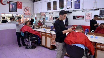 Korkuteli'de 'bayram tıraşı' yoğunluğu