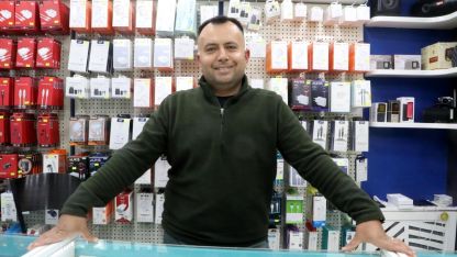 Telefon almak isteyen müşterinin gönderdiği fazla parayı iade etti