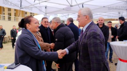 Protokol camide bayramlaştı