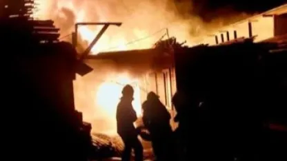 Bodrum’da 3 konteyner alev alev yandı