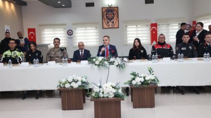 Vali Akbıyık bayramda güvenlik güçleri ile bir araya geldi