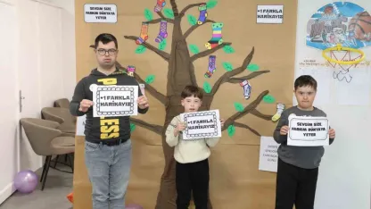 Muğla’da çoraplar farkındalık için boyandı