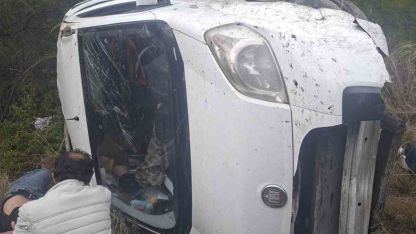 Akseki-Manavgat Karayolunda hafif ticari araç şarampole devrildi: 1’i ağır 6 yaralı