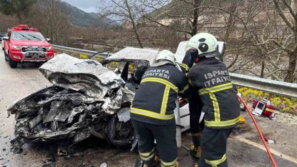 Isparta-Antalya kara yolunda feci kaza: 2 ölü, 4 yaralı