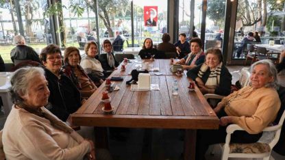 Antalya’da 57 yıllık dostlar çay bahçesinde buluştular