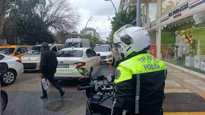 Ceza yazılacağını bile bile yasaklı alanlara park ediyorlar