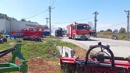 Karton yüklü kamyonet seyir halindeyken yandı