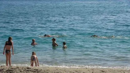 Alanya'da sezon açıldı! Turistler akın etti