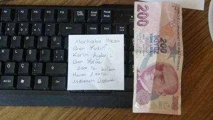 Okul koridorunda para buldu, aklına ilk gelen hadisle öğretmenler odasının yolunu tuttu