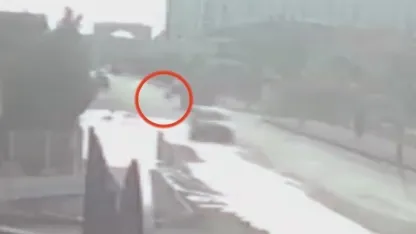 Köpekten kaçarken kamyonun altında kalarak ölmüştü, sınıf arkadaşlarının vefası anneyi duygulandırdı