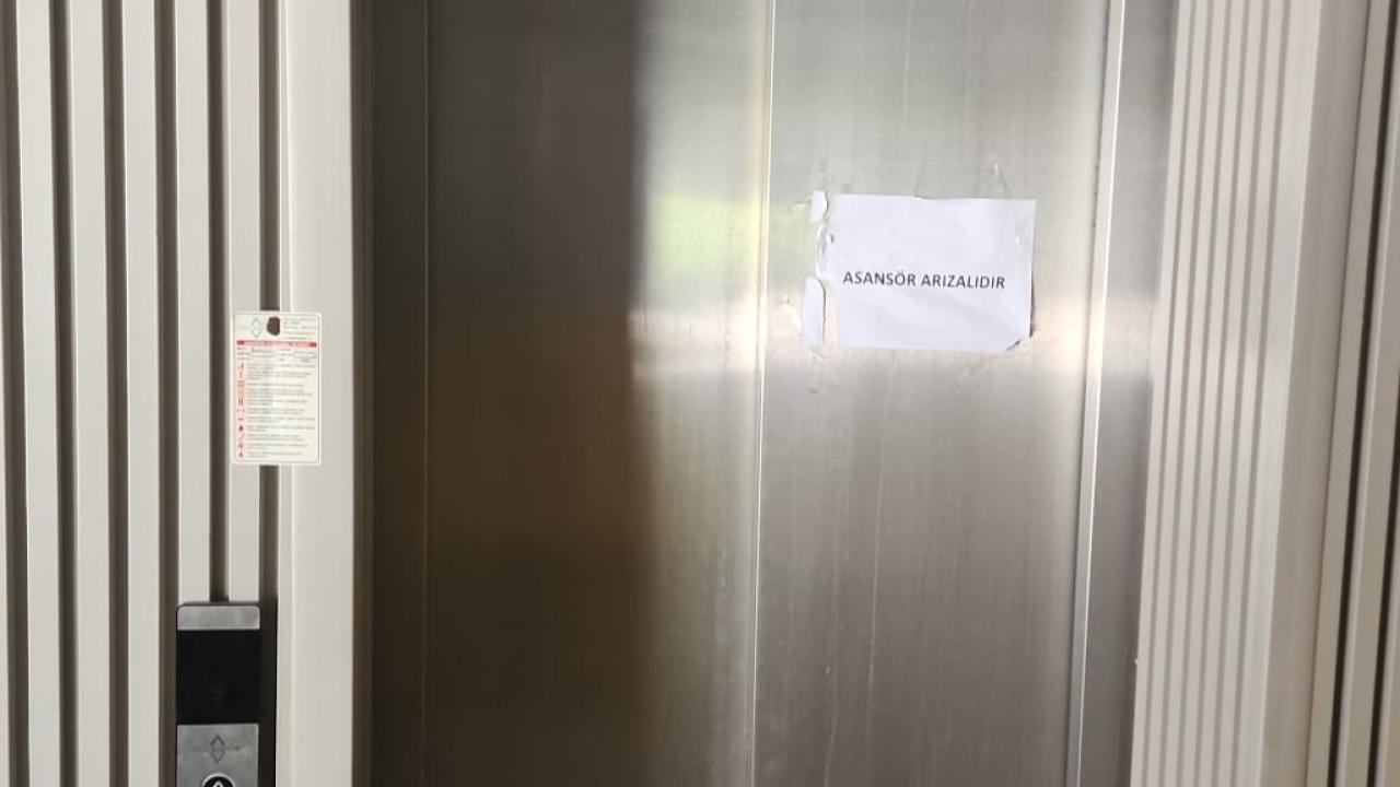 Akdeniz Üniversitesi otoparkındaki asansör arızası çözüm bekliyor