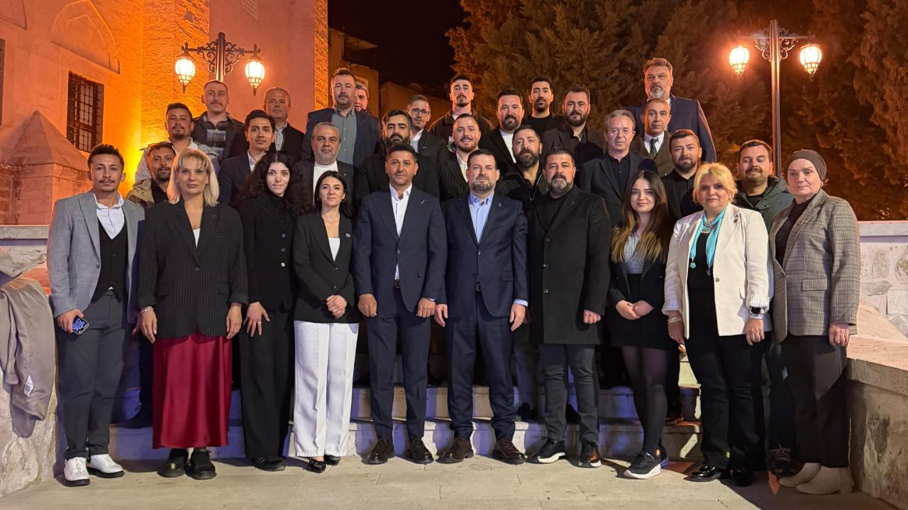 Anahtar Parti’den Elmalı çıkarması