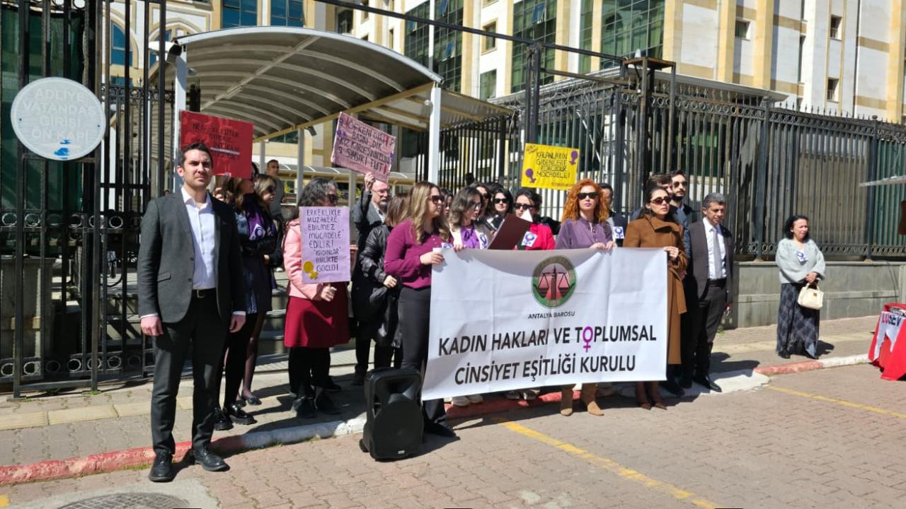 Antalya Barosu’ndan kadın cinayetleri vurgusu