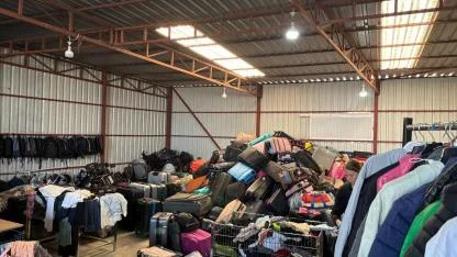 Antalya havalimanında unutulan binlerce ürün satışa çıkartılıyor!