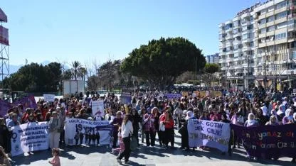 Antalya’da 8 Mart Dünya Kadınlar Günü coşkusu