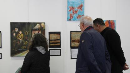 Antalya'da "Bir Kadın Bir Yolculuk Kalemden Fırçaya" resim sergisi açıldı