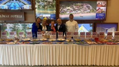 Antalya'da coğrafi işaretli ürünler tedarikçi firmaların katıldığı iftar sofrası için hazırlandı
