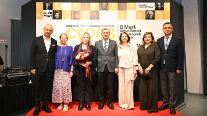 Antalya'da kadın sanatçıların eserlerinden oluşan "Cross" sergisi açıldı