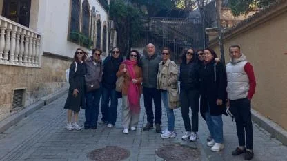 Antalya'da turizm çalışanları, Kaleiçi'nde "Edebiyat Yürüyüşü" düzenledi