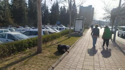 Antalya’da yol kenarında baygın halde yatan kişi endişe yarattı