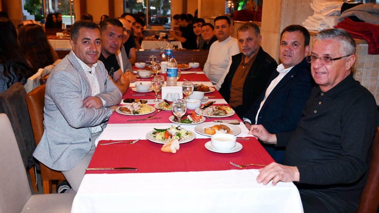 Başkan Topaloğlu öğrencilerle iftarda buluştu