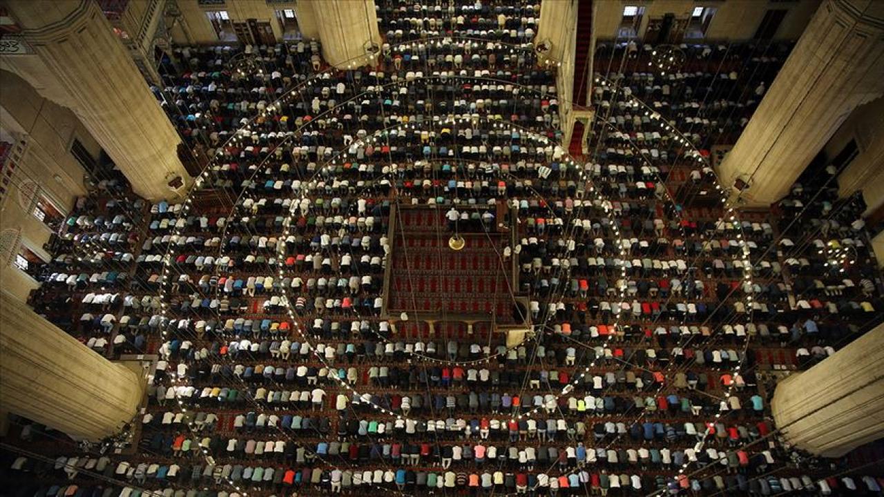 Bayram Namazı Saatleri Belli Oldu Mu? Antalya'da Saat Kaçta Kılınacak?