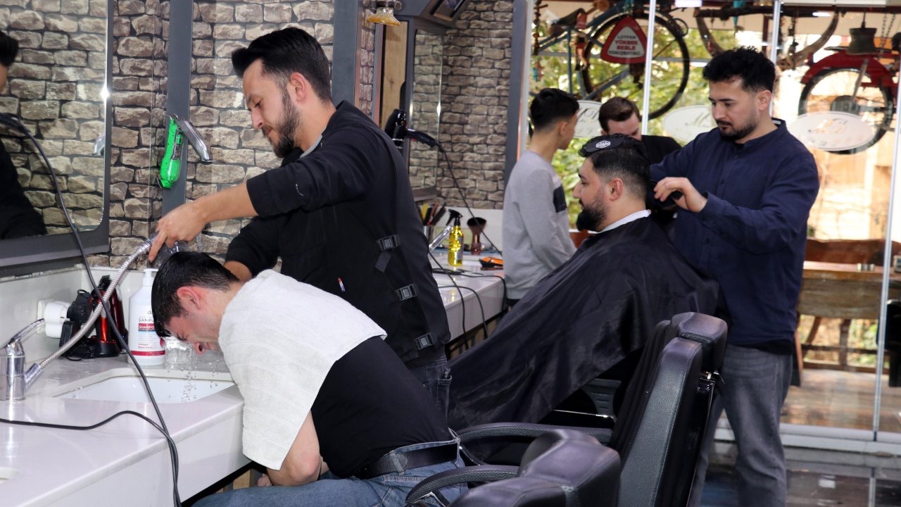 Berberlerden 'bayram tıraşını son güne bırakmayın' çağrısı