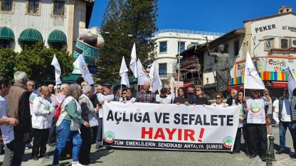 Emekliler geçim derdini dile getirdi