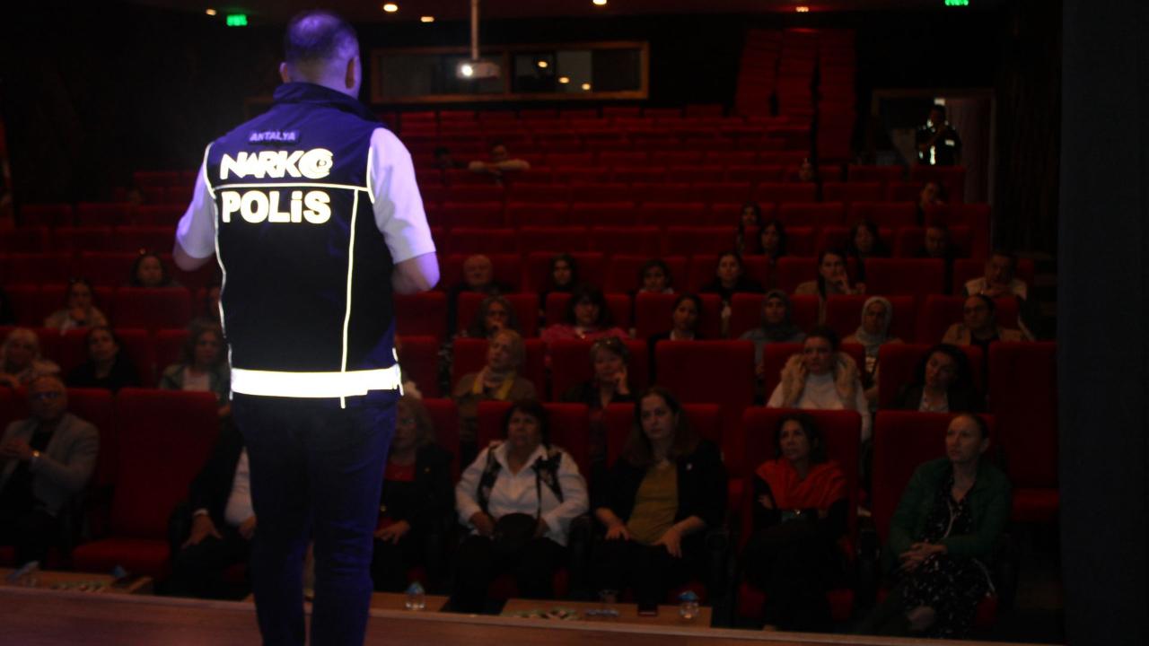 En iyi narkotik polisi anne!