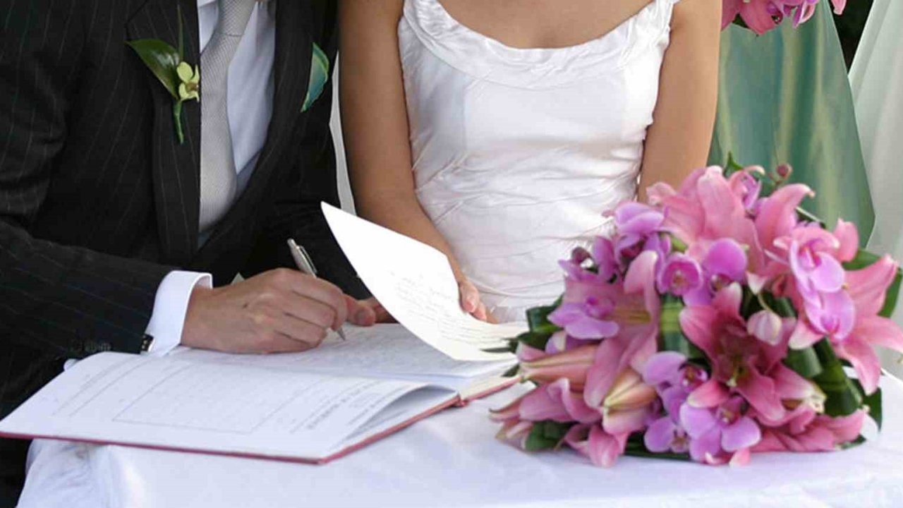 Gençler evlenme yaşını yükseltiyor