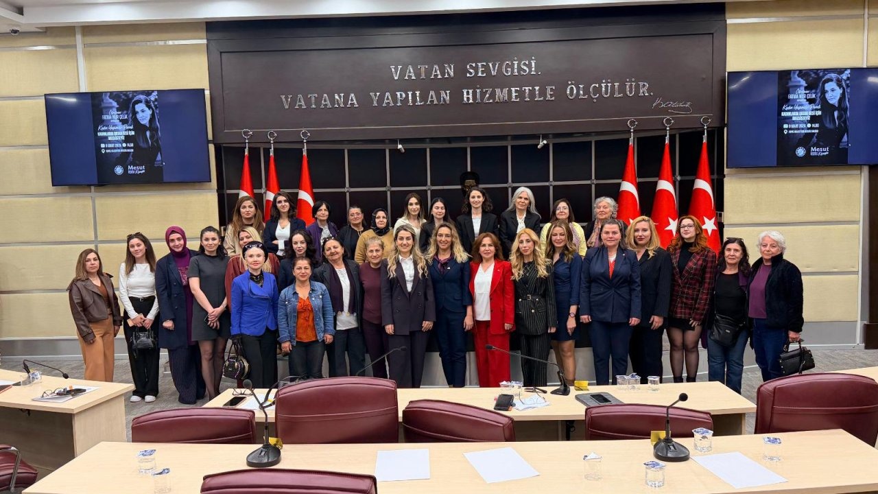 Kadınların mücadelesi ‘Kadın Yaşamdır’ panelinde konuşuldu