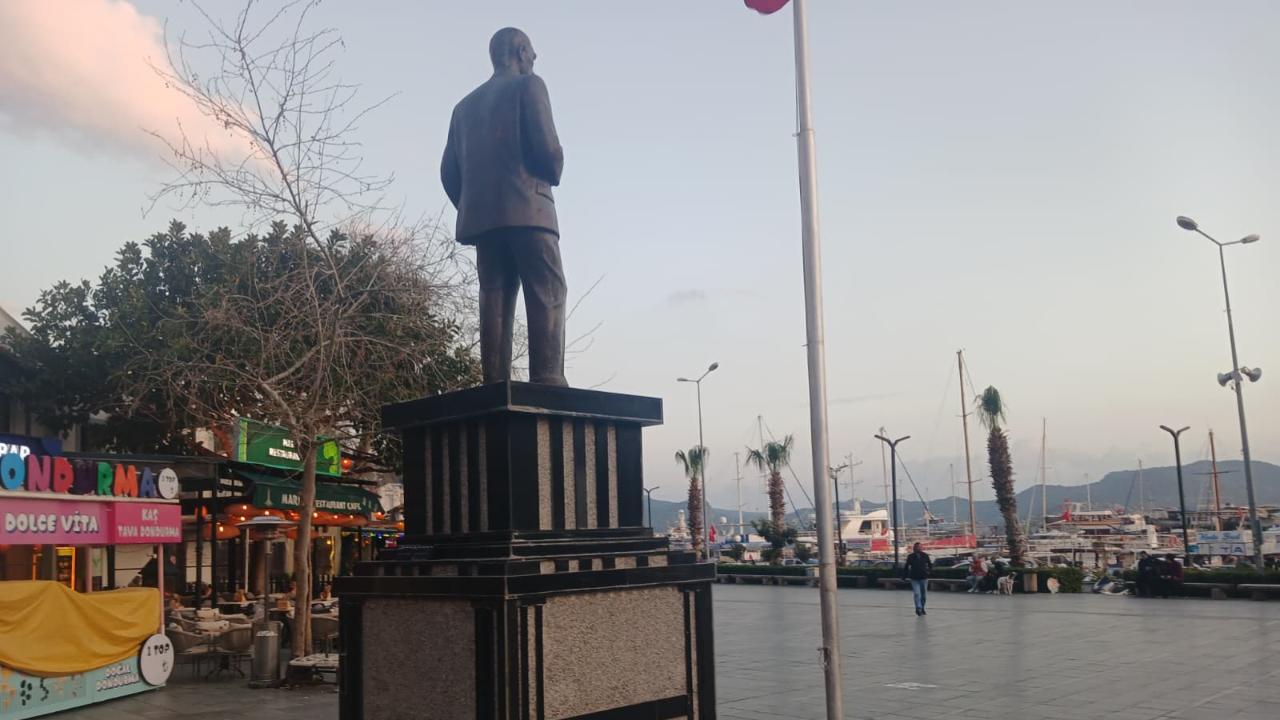Kaş'ta bayram yoğunluğu!
