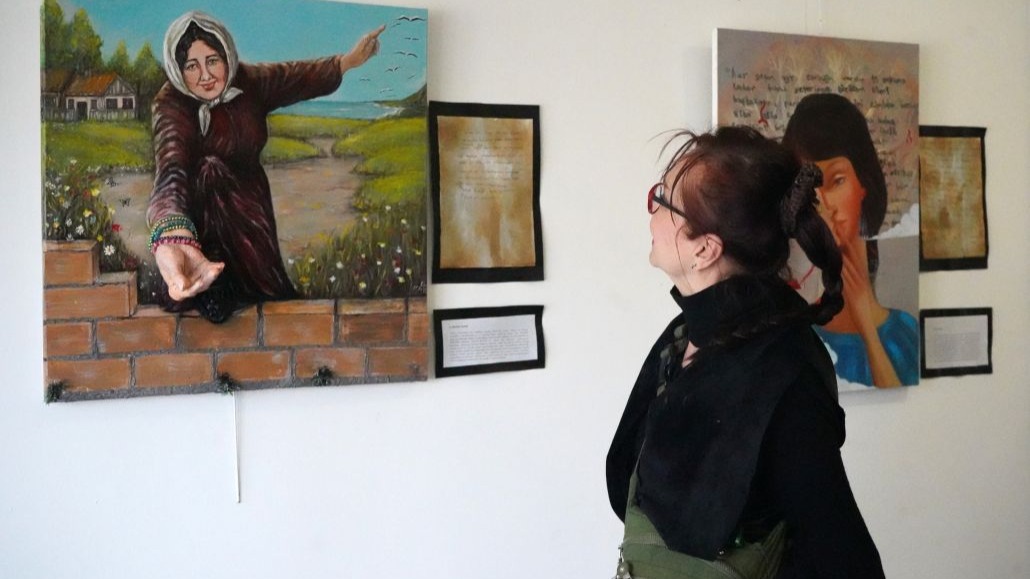 Konukevinden gelen mektuplar tuvale yansıdı