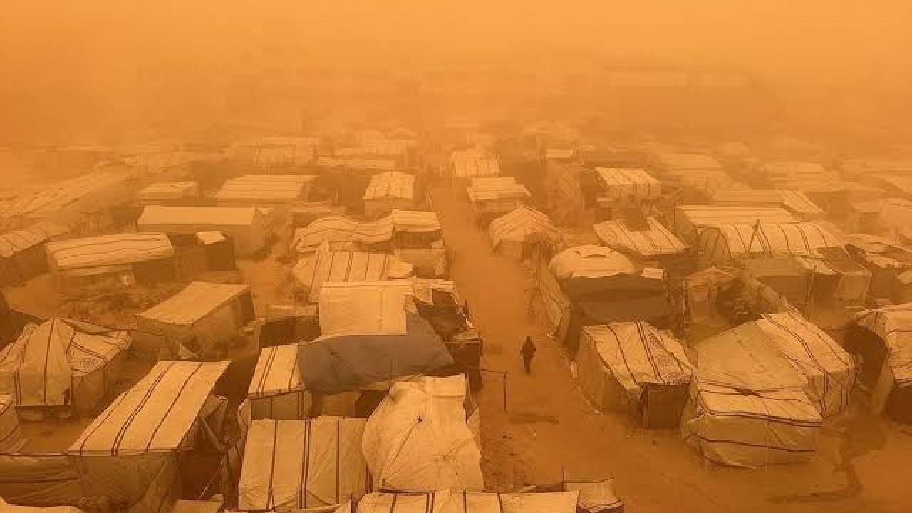 Kum fırtınası hayatı zorlaştırıyor!