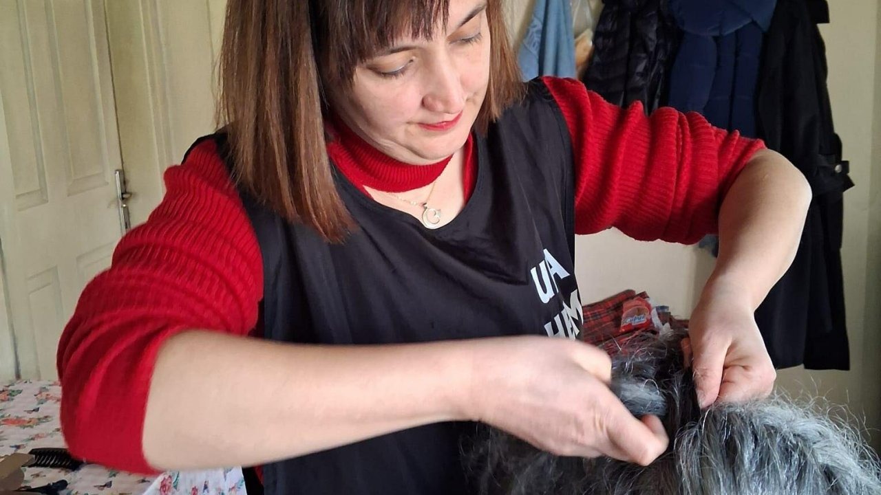 Kursiyerlerden yaşlı kadınlara bakım desteği