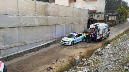 Lüks otomobil seraya daldı