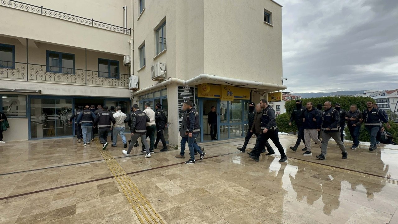Marmaris Belediyesi'nde 'rüşvet' soruşturmasında gözaltına alınan şüpheliler adliyede