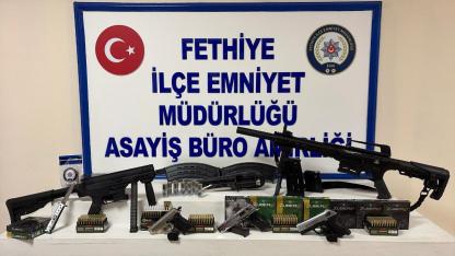 Polis KADES ihbarına gitti, evden cephanelik çıktı