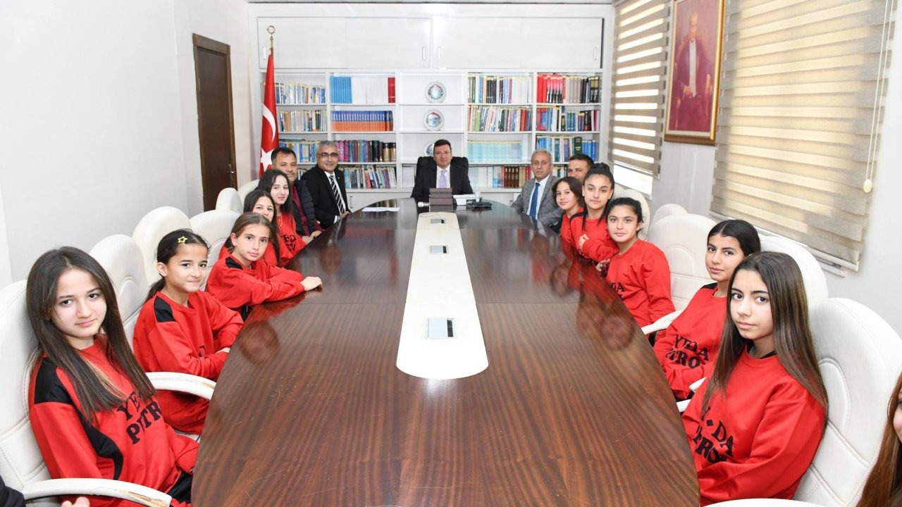 Şampiyonlardan kaymakama ziyaret