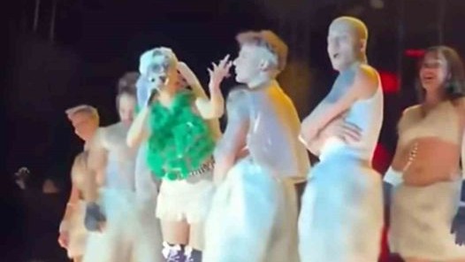 Şarkıcı Hande Yener hakkında ‘Cumhurbaşkanına hakaret’ ve ‘Anayasal düzeni hedef alma’ soruşturması