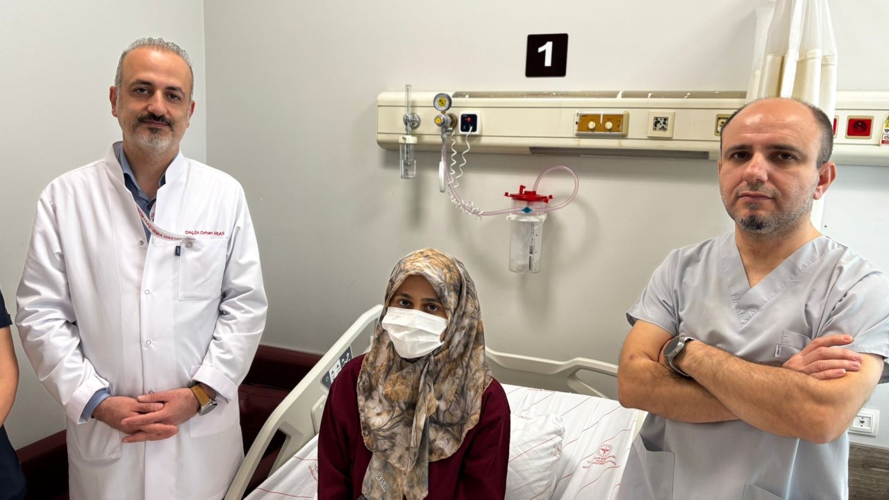 Tatile geldiği Antalya'da kanser olduğunu öğrendi; öğrencilerine kavuşacağı günü iple çekiyor