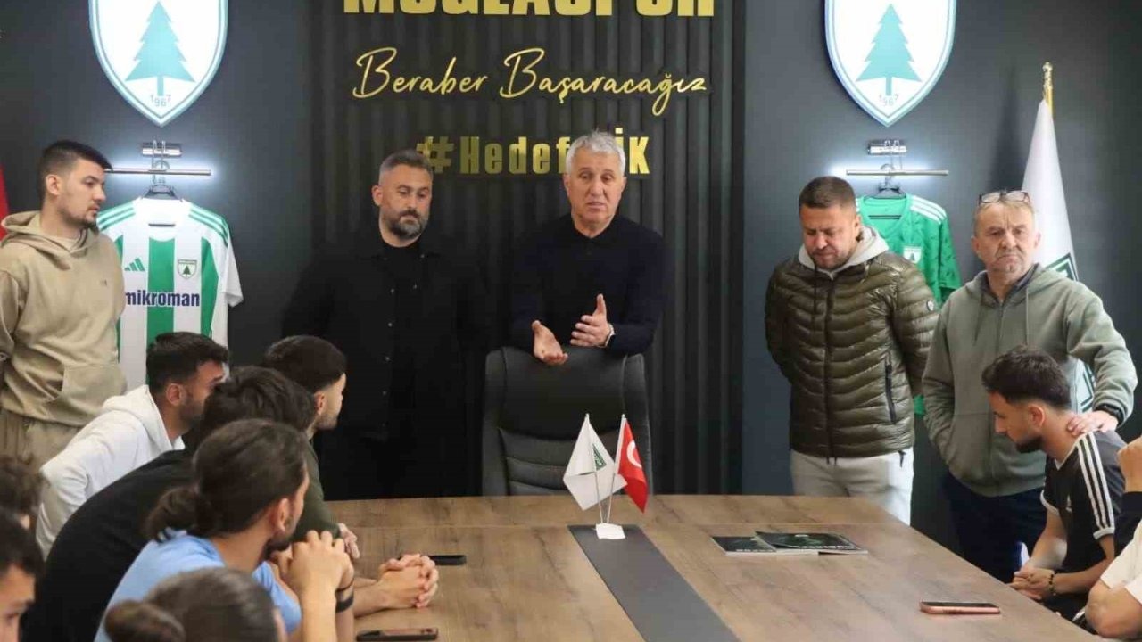 Teknik Direktör Durmuş, gözyaşlarını tutamadı